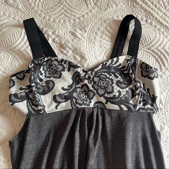 LULULEMON Back On Track Tank Top Workout Black Cream Floral Lace Size 6 - Picture 5 of 12